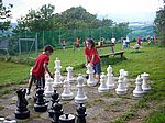 Paradies Schachcamp: Ferienbeginn, Riesenschach, Fußballplatz